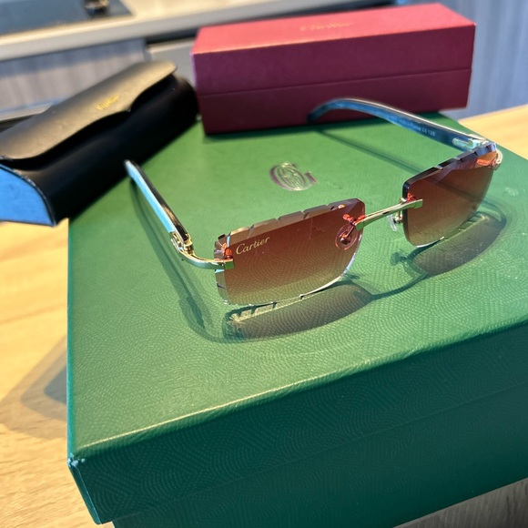 Cartier diamond cut red silhouette with buffalo horn arms. With dust bag and box - Picture 2 of 5